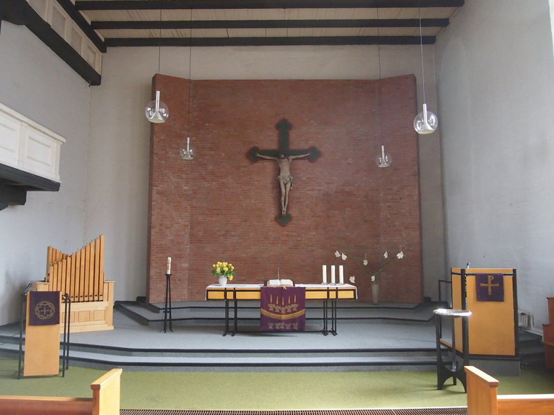 Altarwand, Ausstattung und Fußboden von 1971