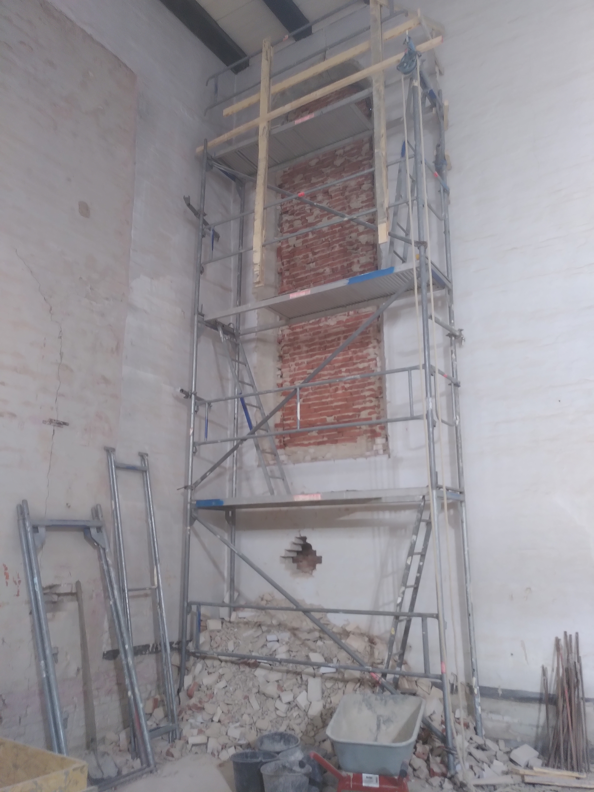 Öffnung des Fensters 14.12.2023 2023-12-14 Zugemauertes Fenster